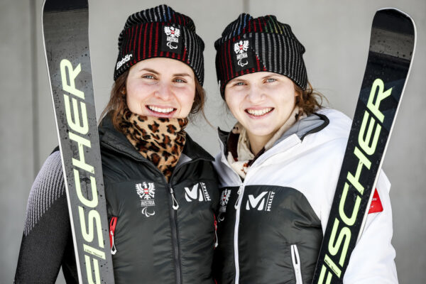 YANQING,CHINA,09.MAR.22 - PARALYMPICS, ALPINE SKIING - Paralympic Winter Games Beijing 2022, training. Image shows Elisabeth Aigner and Veronika Aigner (AUT). Photo: GEPA pictures/ Patrick Steiner