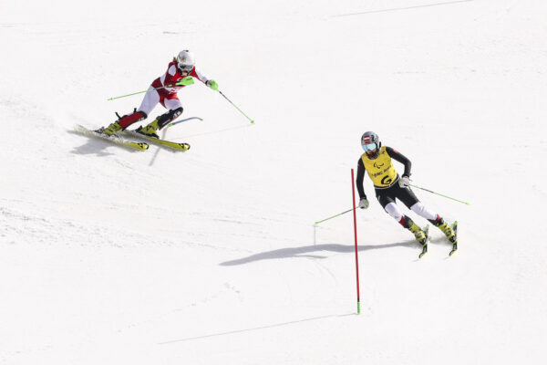 YANQING,CHINA,12.MAR.22 - PARALYMPICS, ALPINE SKIING - Paralympic Winter Games Beijing 2022, slalom, ladies. Image shows Veronika Aigner and Elisabeth Aigner (AUT). Photo: GEPA pictures/ Patrick Steiner