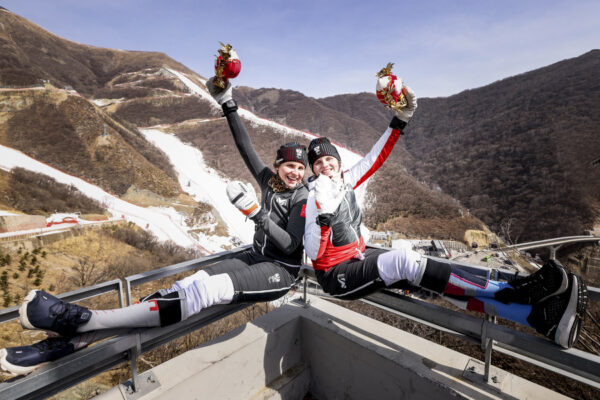 YANQING,CHINA,12.MAR.22 - PARALYMPICS, ALPINE SKIING - Paralympic Winter Games Beijing 2022, slalom, ladies. Image shows Elisabeth Aigner and Veronika Aigner (AUT). Photo: GEPA pictures/ Patrick Steiner